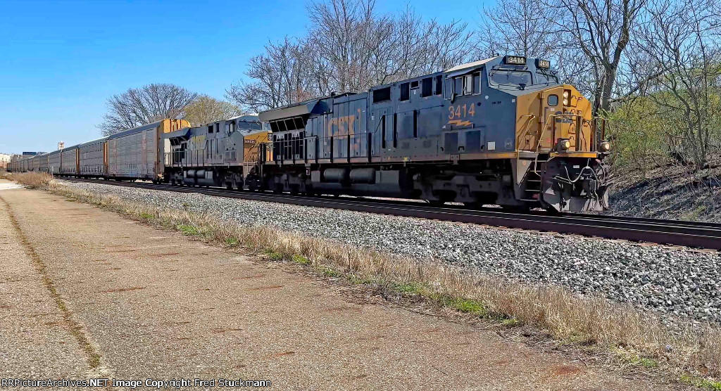CSX 3414 leads M277.